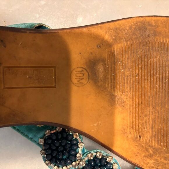 Madeline Stuart Coy Embellished Floral T-Strap Flip Flops Blue & Tan Size 10M - Picture 4 of 5